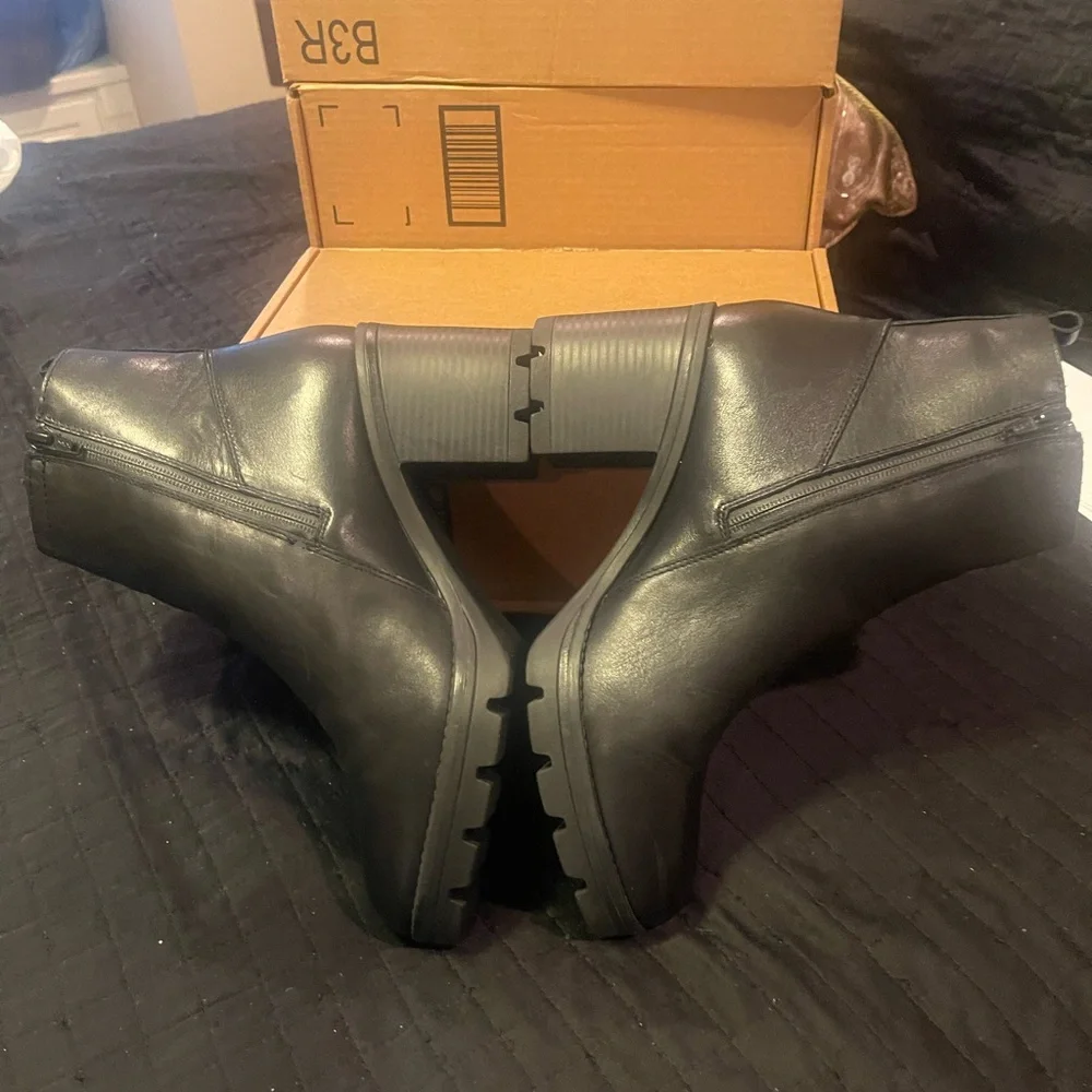 Naturalizer black leather waterproof Verney lug chelsea boots nib 11w